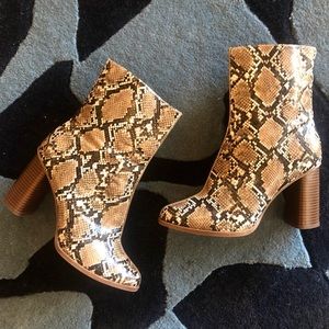 [MNG] Snakeskin Print Leather Boots